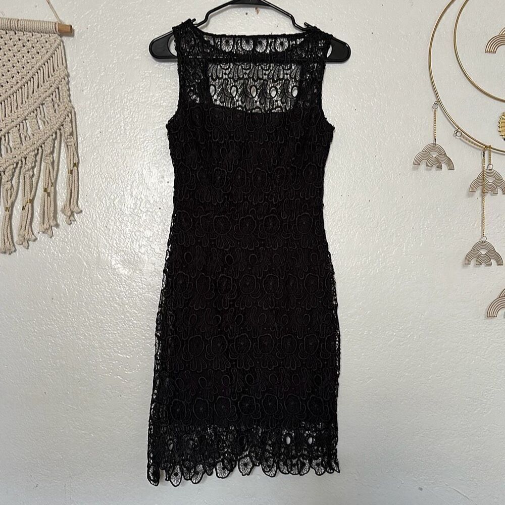 BB Dakota Size 2 Black Crochet Lace fitted dress - Picture 1 of 6